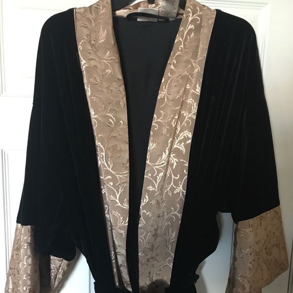 Delicates Long Black Velvet Robe with Gold Accents Sz.Large - Picture 2 of 5